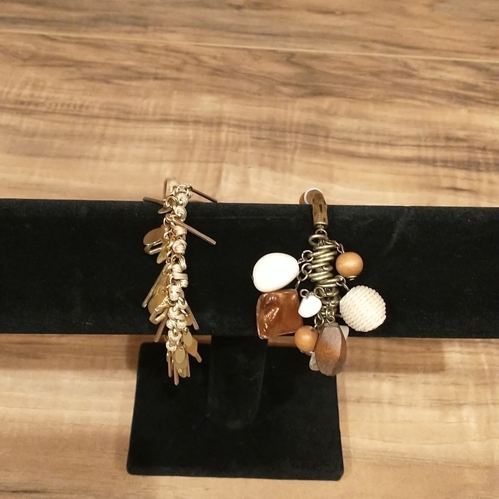 Lot of 2 beautiful neutral bracelets
